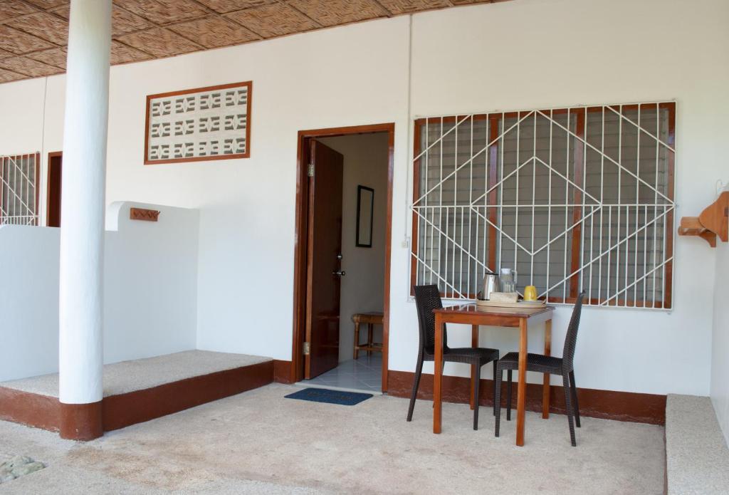 Divers Lodge photo