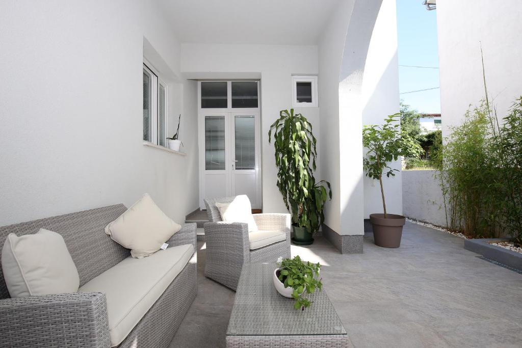 Apartments Ines — Hotel in Murter