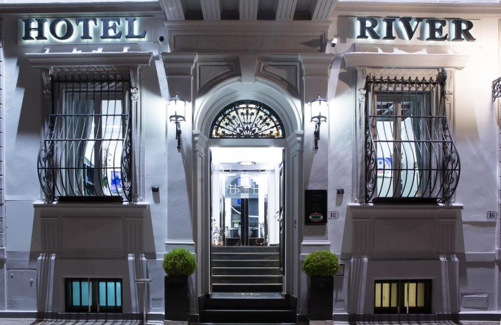 LHP Hotel River photo