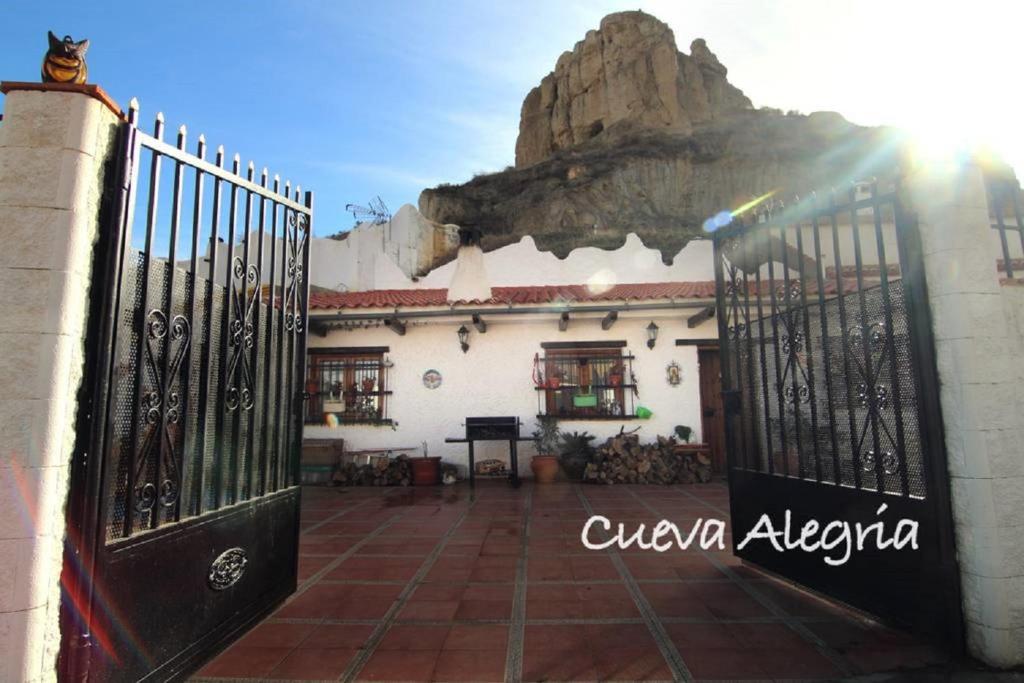 cueva alegria — Hotel in Guadix