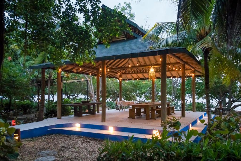 Hotel Playa Manglares Isla Baru photo