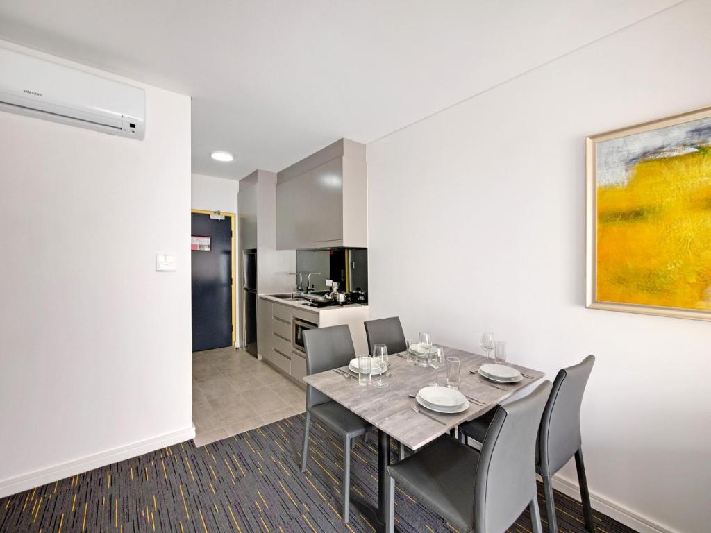 Kitchen, ValueSuites Penrith in Sydney