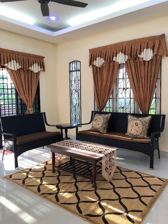 Guestroom, Family Homestay in Kuala Terengganu