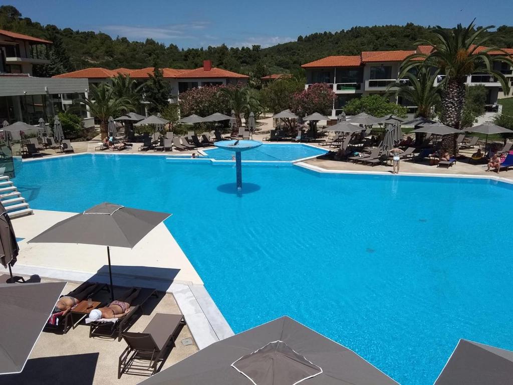 Poseidon Hotel Sea Resort — Swimming pool in Porto Carra, Central Macedonia