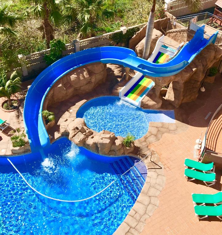 Hotel Victoria Playa — Swimming pool in Almunecar, Andalusia