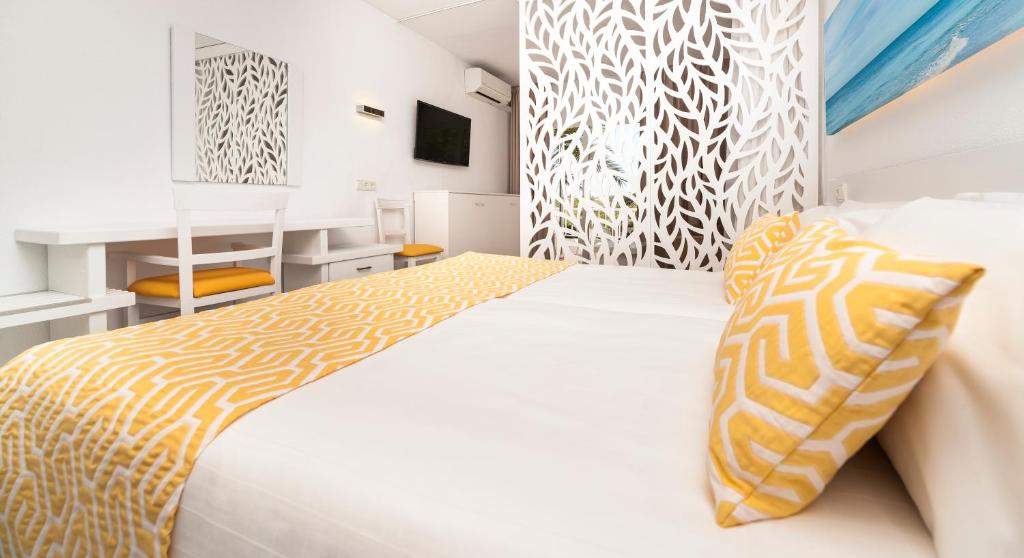 Globales Samoa — Hotel rooms in Calas de Mallorca, Balearic Islands