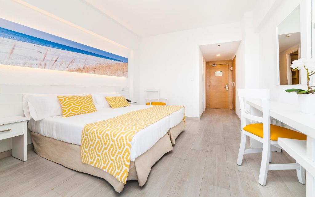 Globales Samoa — Hotel rooms in Calas de Mallorca, Balearic Islands