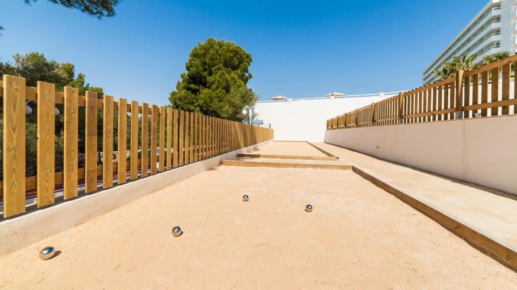 Globales Samoa — Sports & recreation in Calas de Mallorca, Balearic Islands