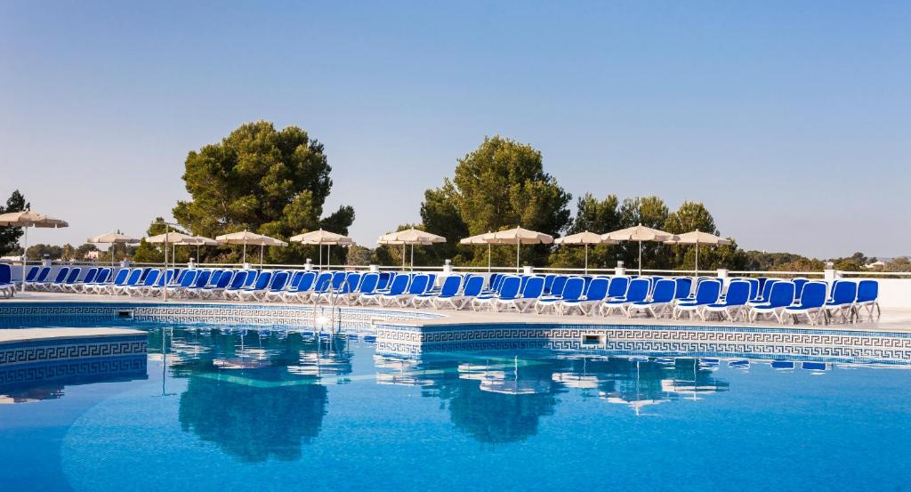 Globales Samoa — Swimming pool in Calas de Mallorca, Balearic Islands