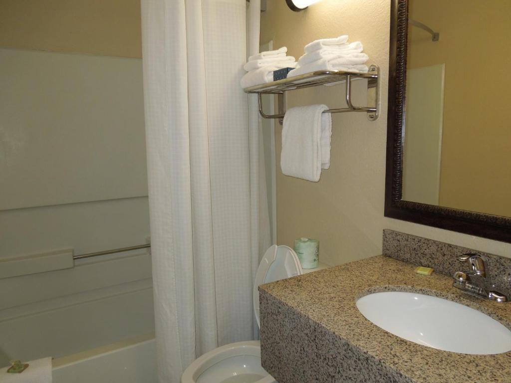 Super 8 By Wyndham Harrisonburg Photo 11