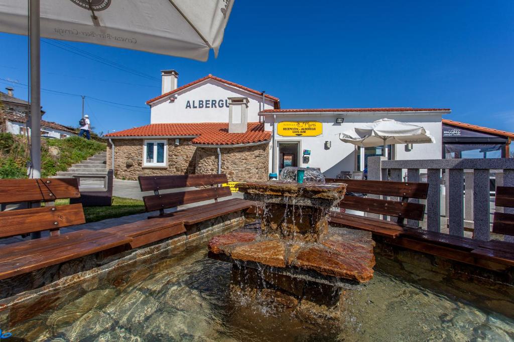Albergue Milpes — Hotel in Arzua
