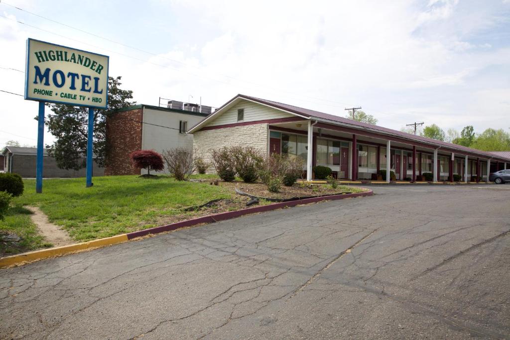 Highlander Motel — Hotel in Athens (OH)