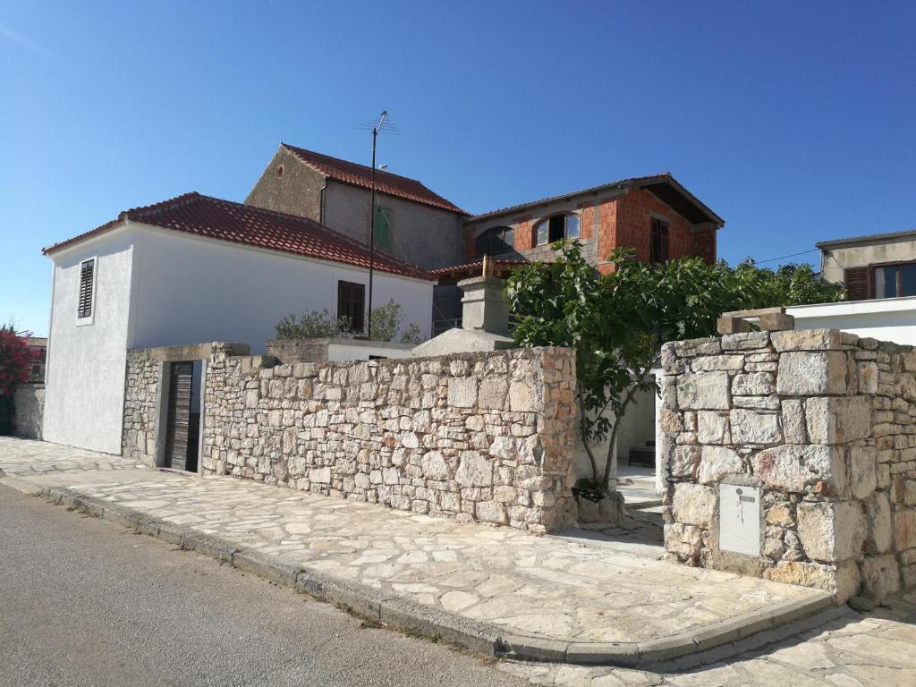 Franceska house — Hotel in Jezera