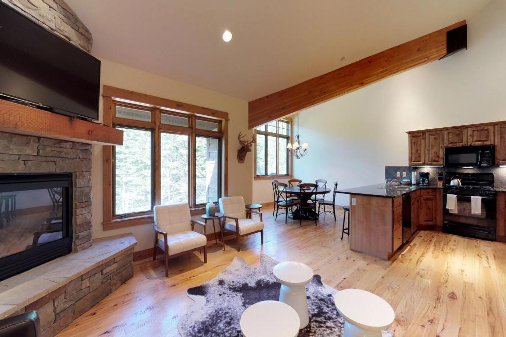 Alpenglow 37C, Big Sky