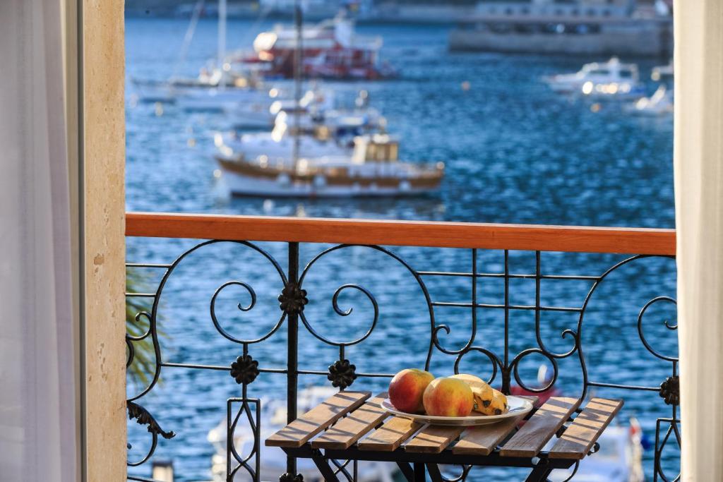 Seafront rooms Koluna photo
