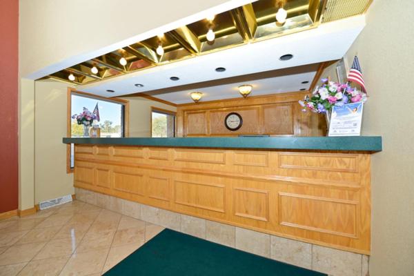 Days Inn & Suites By Wyndham Kalamazoo Photo 17
