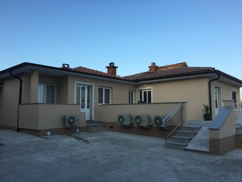 Apartments and Rooms Orazem Zoro photo