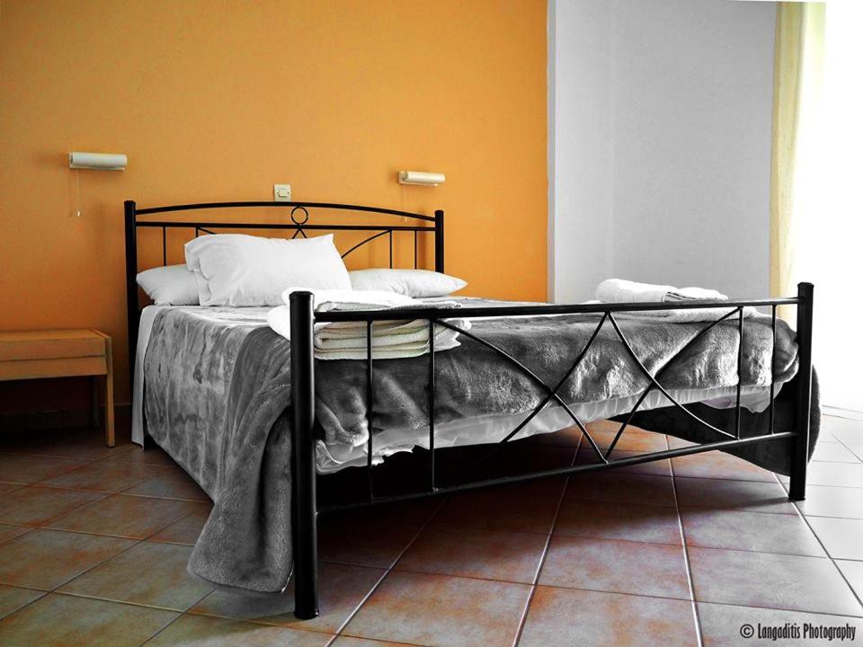Yaliskari Beach — Hotel in Corfu Island