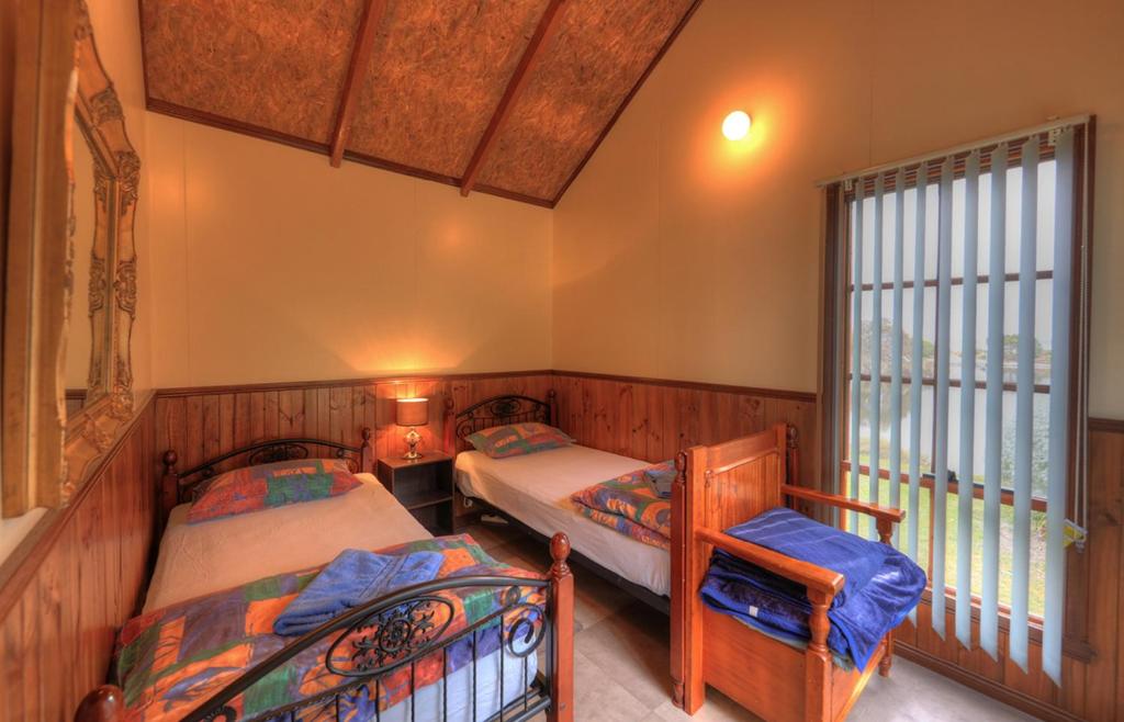 Stanley Lakeside Spa Cabins photo