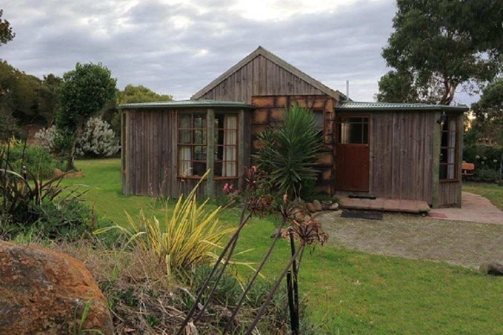 Stanley Lakeside Spa Cabins photo