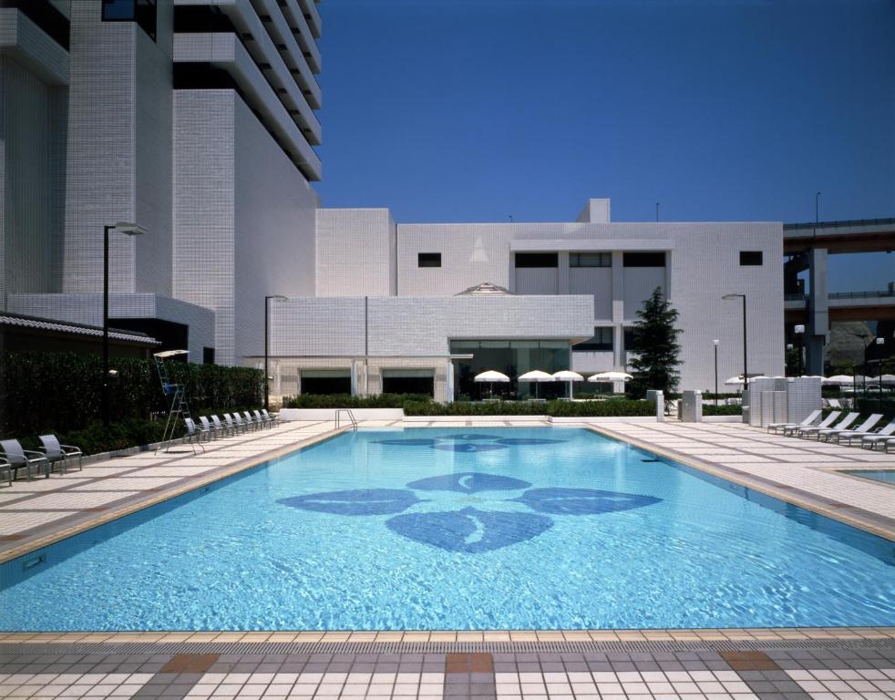Swimming pool, Hotel Okura Kobe in Kobe