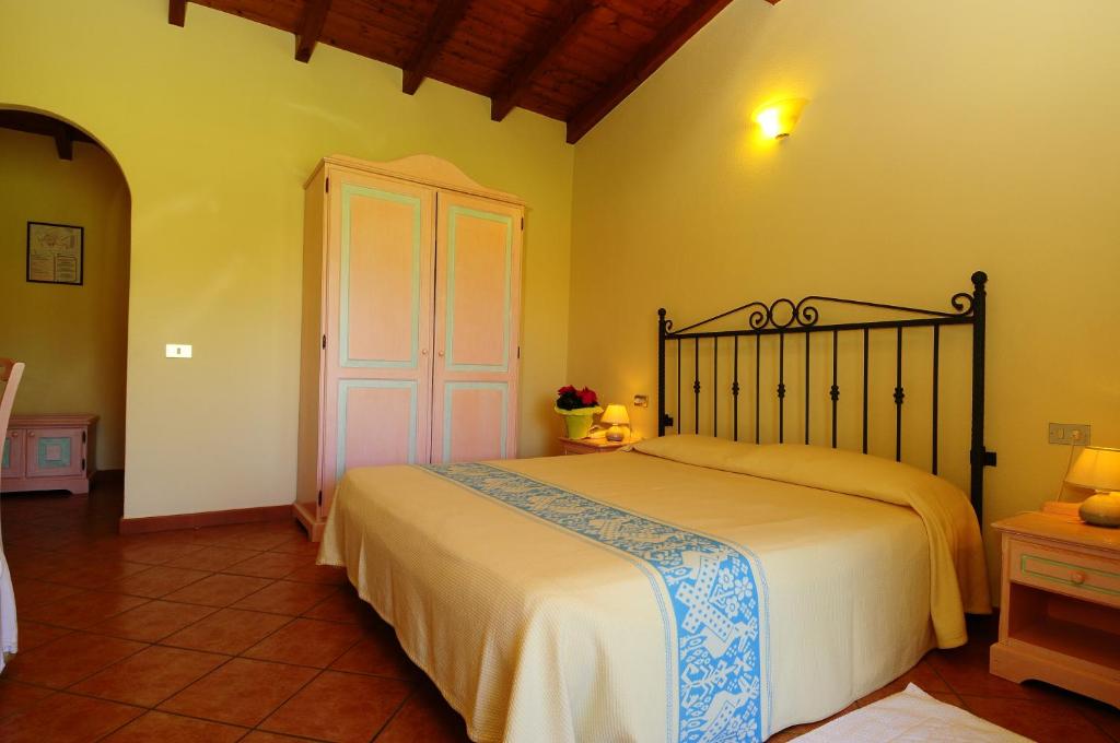 Hotel L'Esagono, San Teodoro, Sardegna. Prenota Online Hotel a San Teodoro