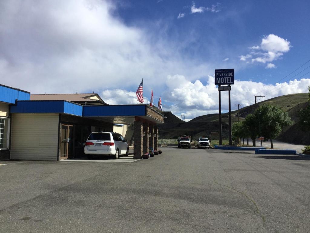 Riverside Motel Cache Creek photo