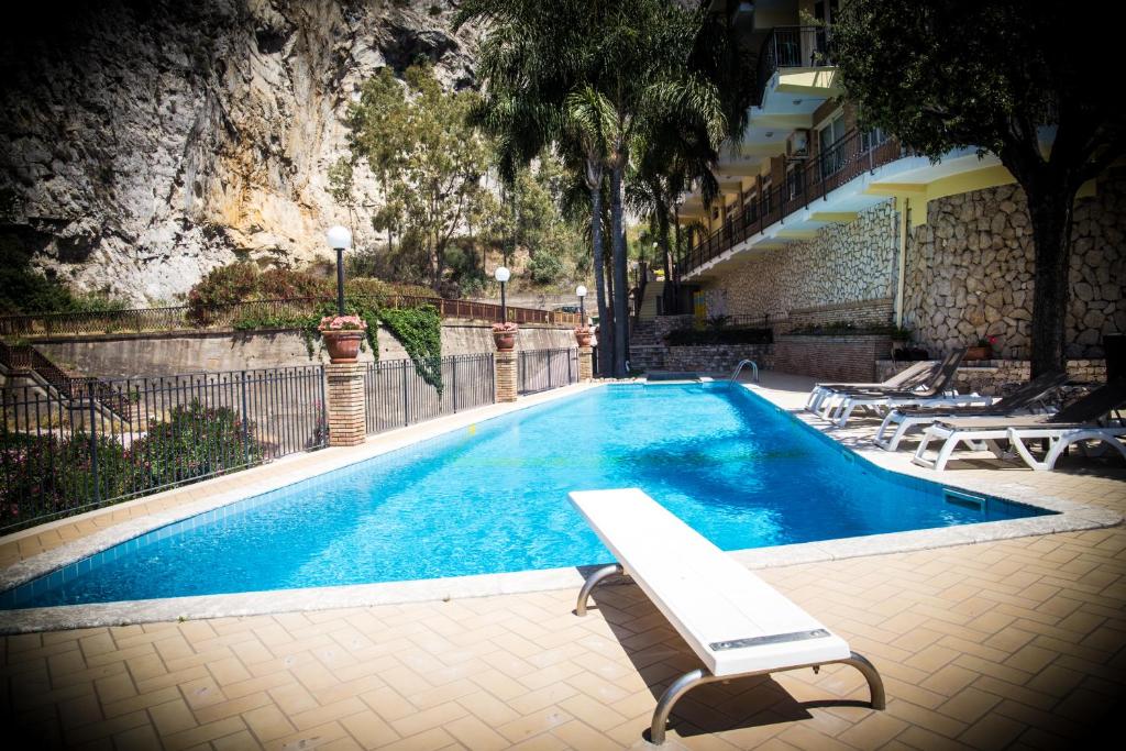 Hotel Corallo — Basen in Taormina, Sycylia