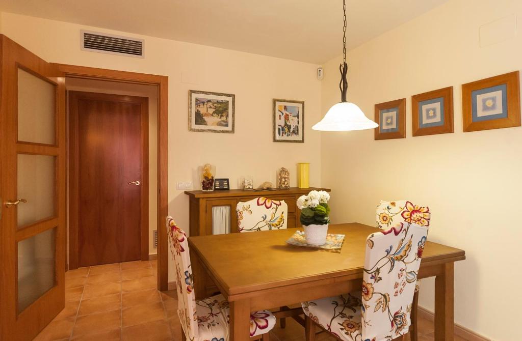 Lets Holidays NEW APARTMENT CLOSE TO THE BEACH 2 - 4