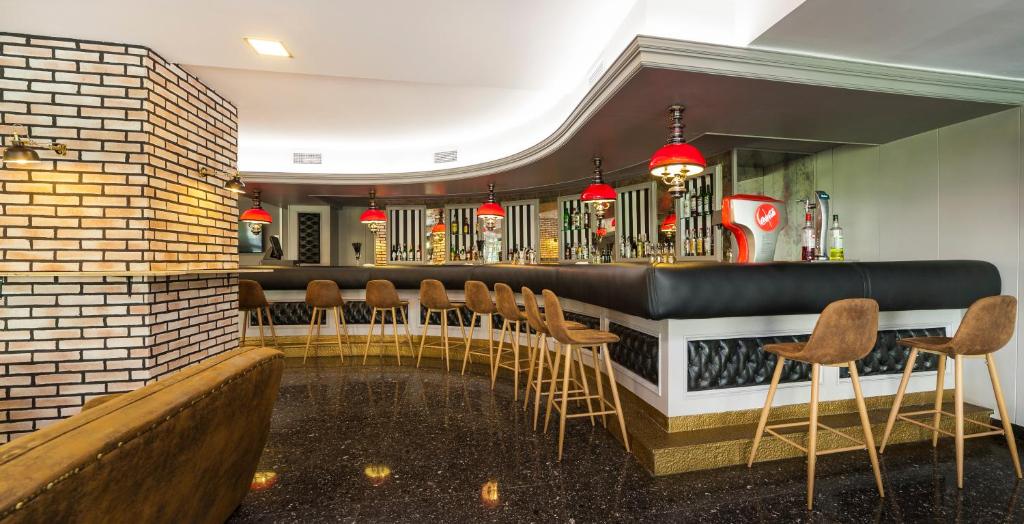 Globales Palmanova — Restaurant & bars in Palma Nova, Balearic Islands