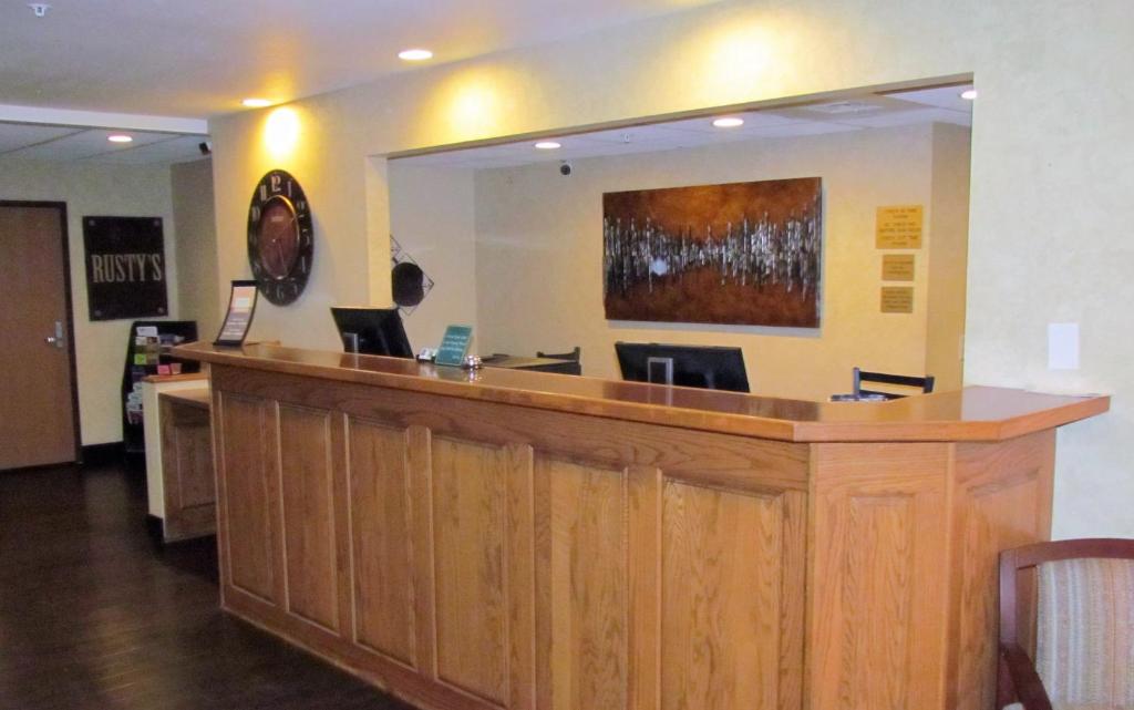 Oak Hill Inn & Suites photo