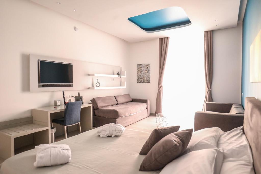 Toledo 16 Luxury Suites - 2