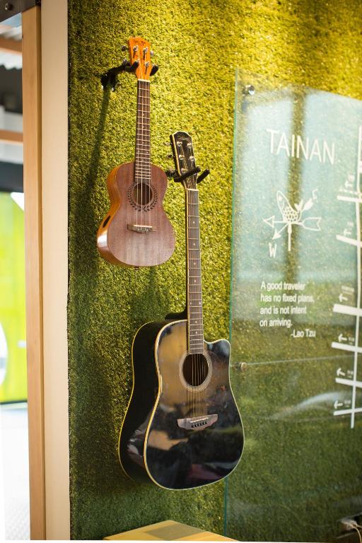 Shared lounge/TV area