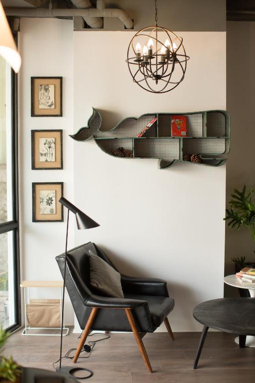 Shared lounge/TV area