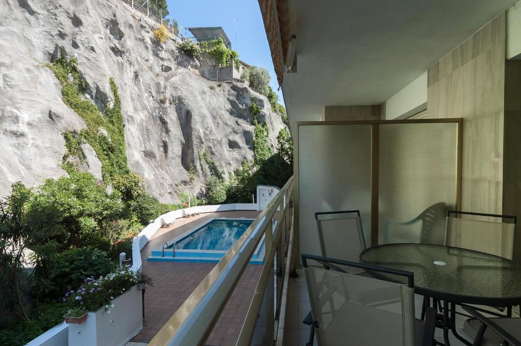 Lets Holidays POOL APARTMENT NEAR BEACH 3 - 2