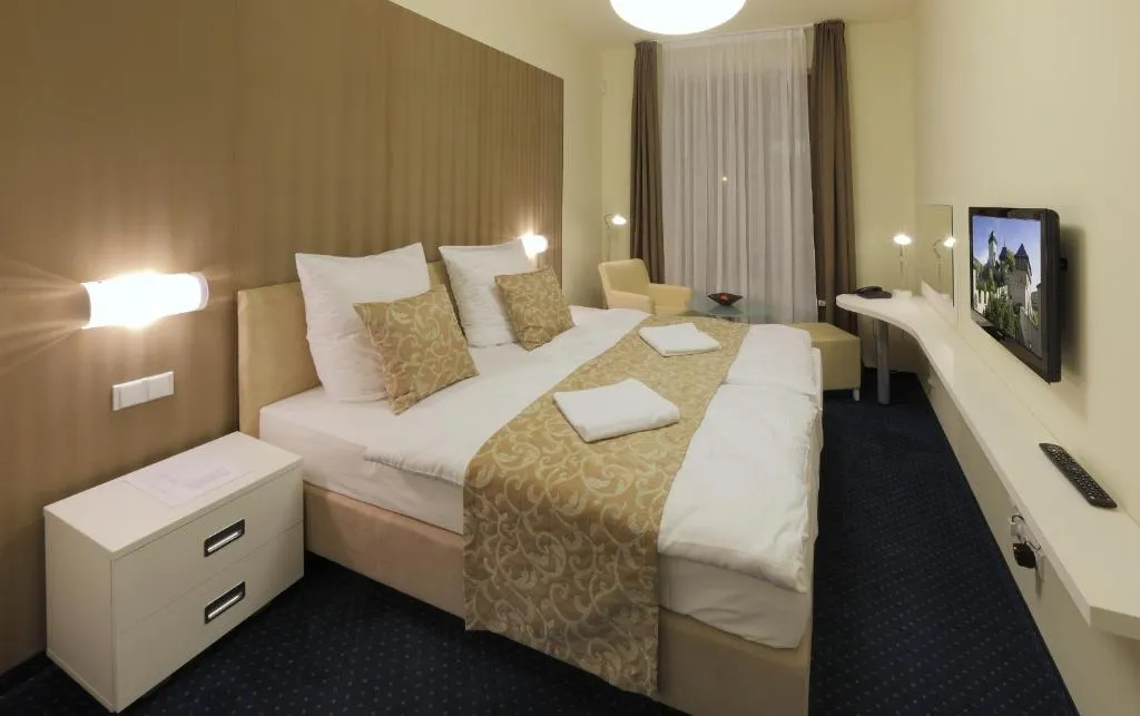 Esmarin wellness hotel, hotel in Mníšek pod Brdy