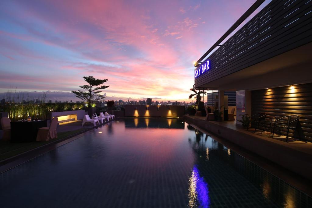 Bangkok Inter Place Hotel photo