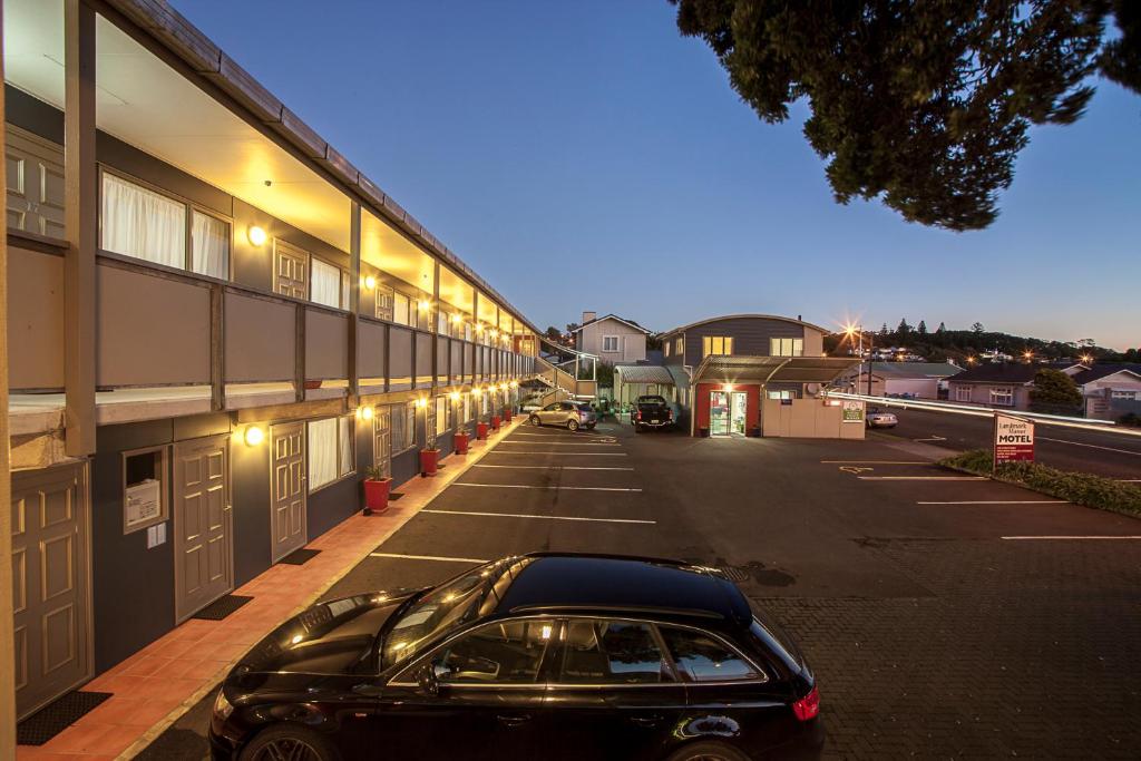 Exterior view, Landmark Manor Motel in New Plymouth