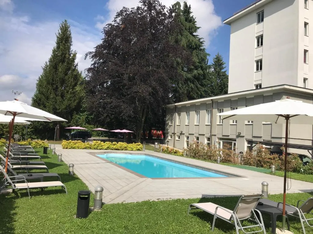 Bis Hotel Varese, מלון בוארזה