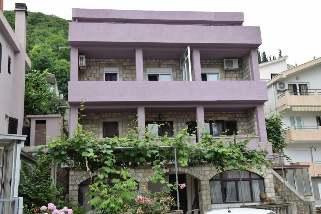 Apartman Becir — Hotel in Budva