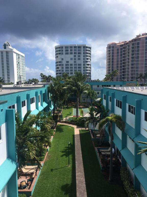 Exterior view, Surf Rider Resort in Fort Lauderdale (FL)