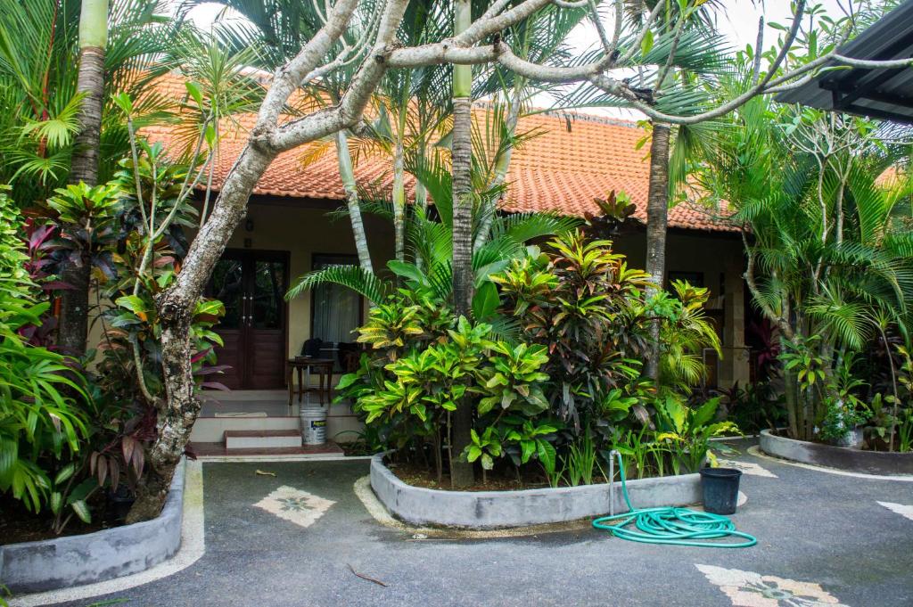 Putu Guest House I photo
