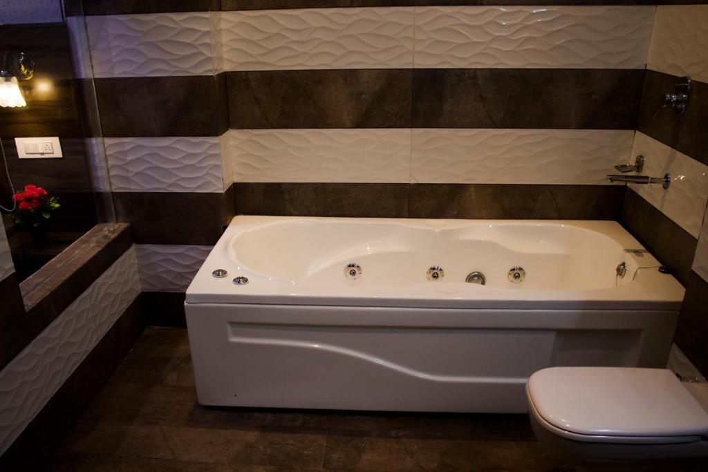 2. 호텔 킹스 리젠..