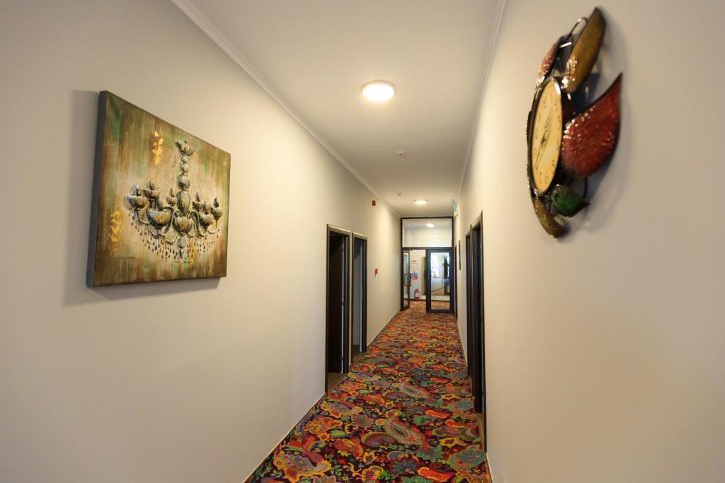 Corner Center Rental photo