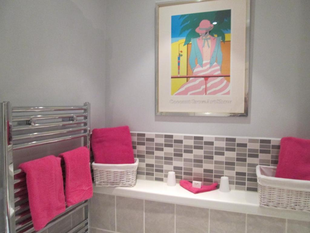 Bathroom, 22 Chester Street in Edinburgh