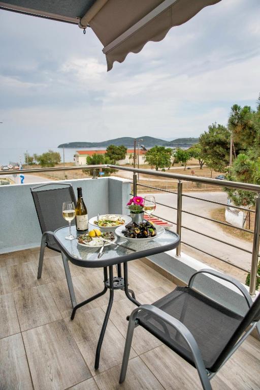 Isalos Suites photo