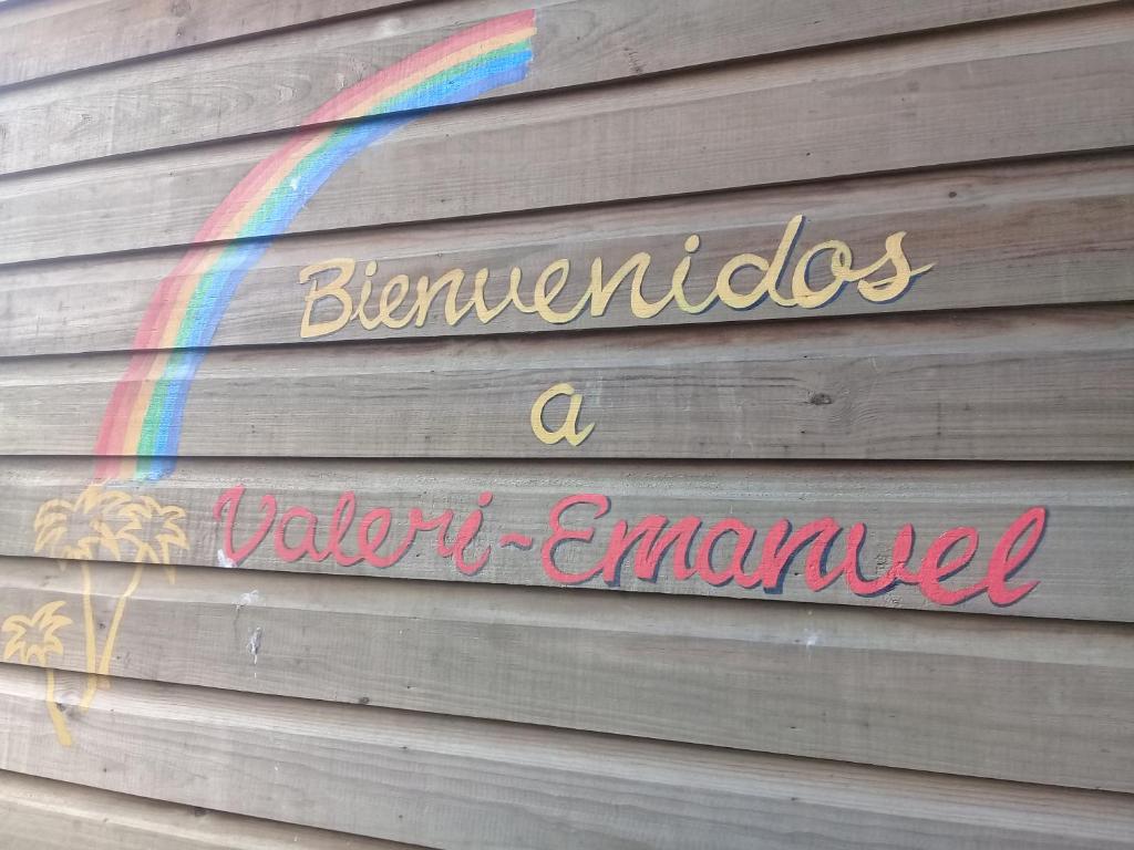Valerie Emanuel Apartments photo