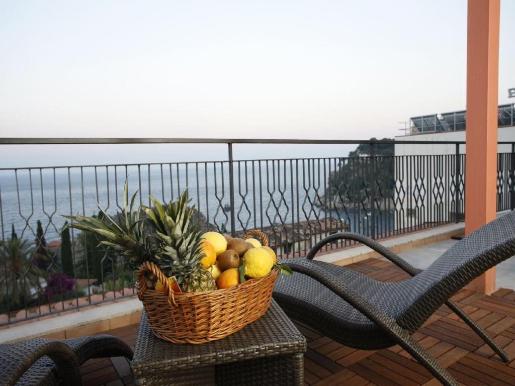 Hotel Villa Esperia — Hotel rooms in Taormina, Sicily
