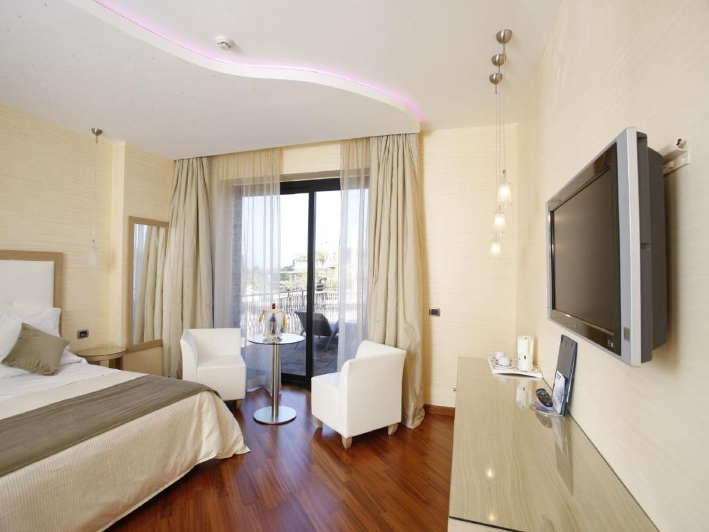 Hotel Villa Esperia — Hotel rooms in Taormina, Sicily