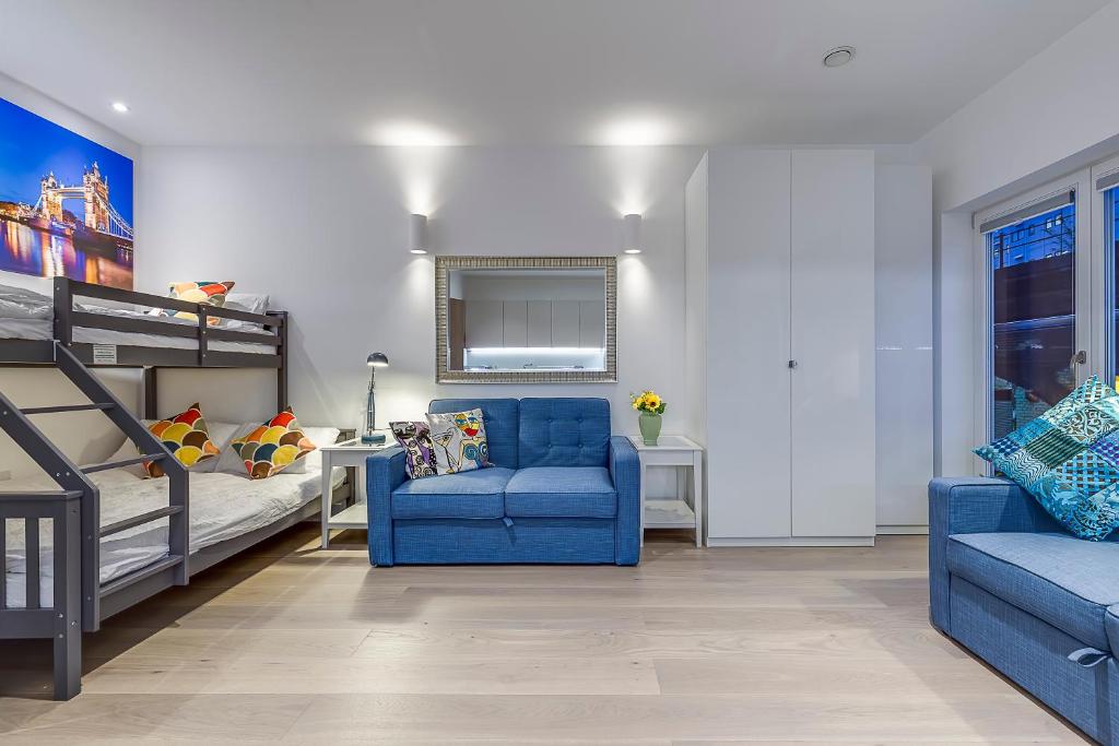 Charles Dickens, Tate Modern Apartments photo